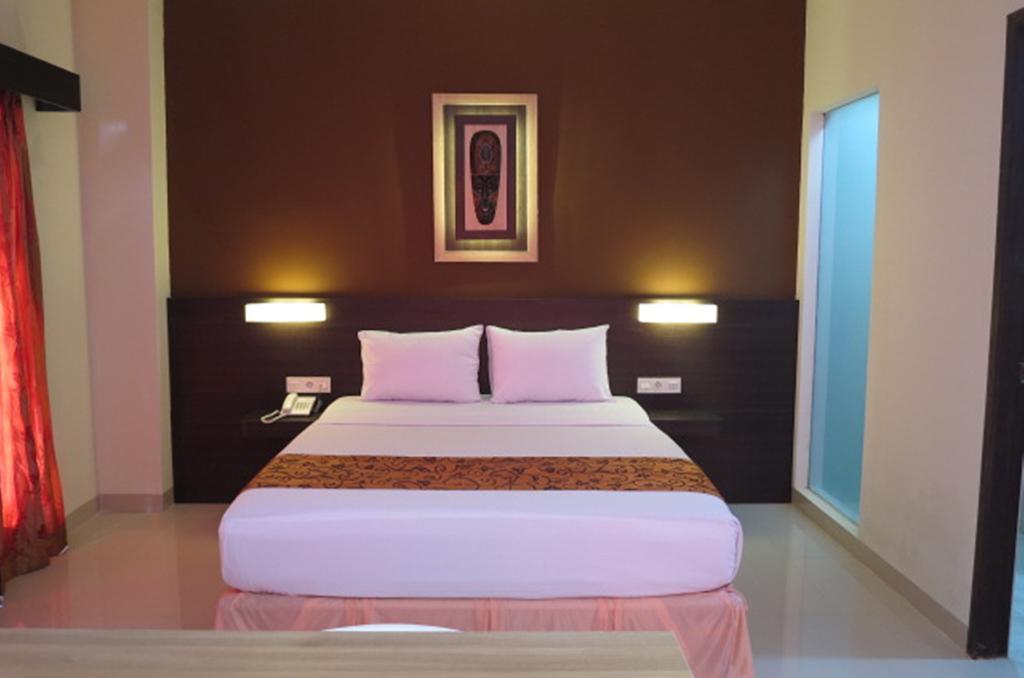 The Waigo Hotel Sorong Esterno foto