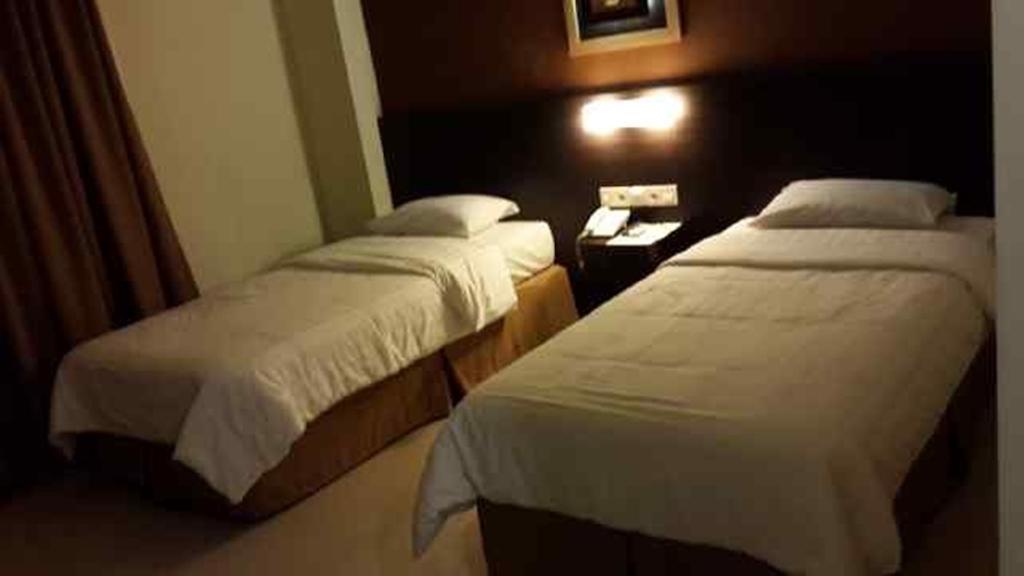 The Waigo Hotel Sorong Esterno foto