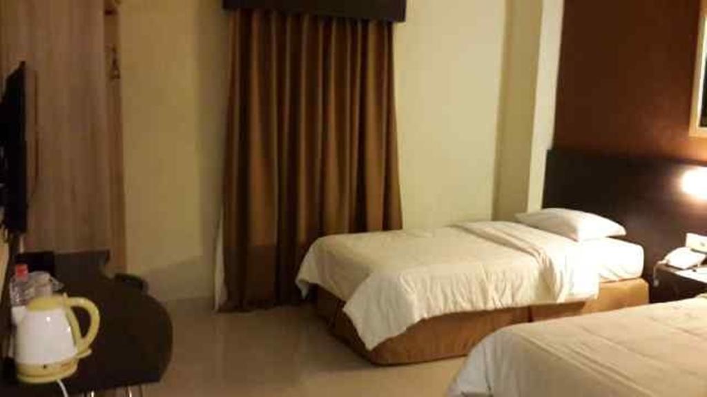 The Waigo Hotel Sorong Esterno foto