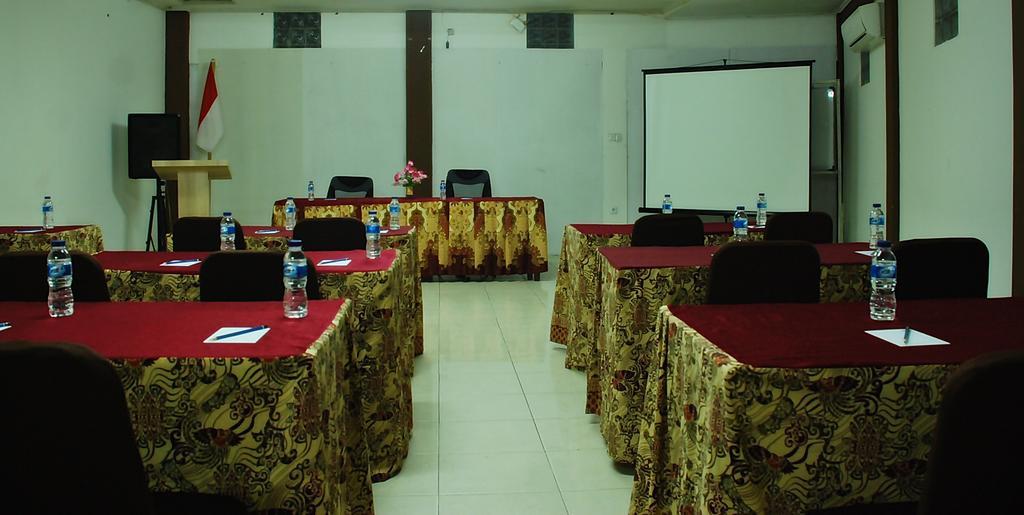 The Waigo Hotel Sorong Esterno foto