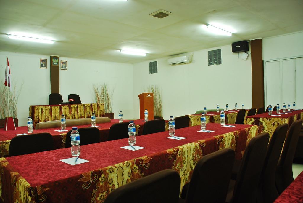 The Waigo Hotel Sorong Esterno foto