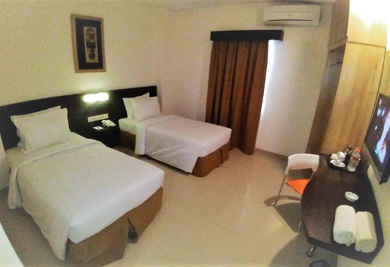 The Waigo Hotel Sorong Esterno foto