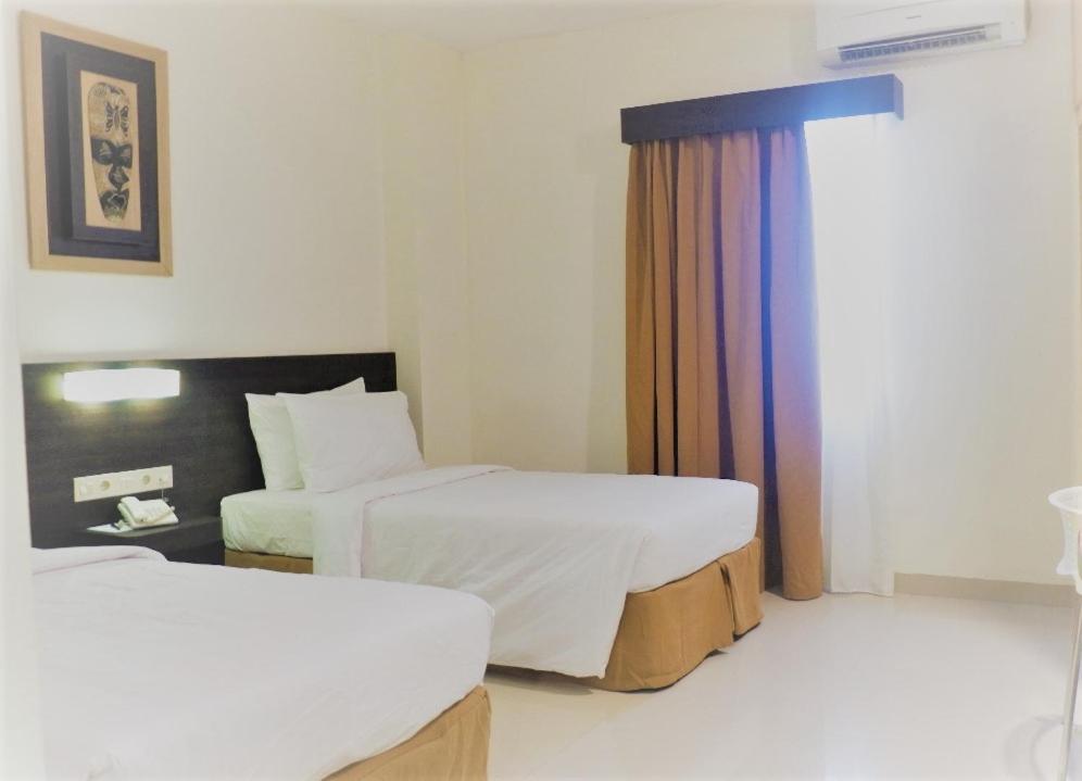 The Waigo Hotel Sorong Esterno foto