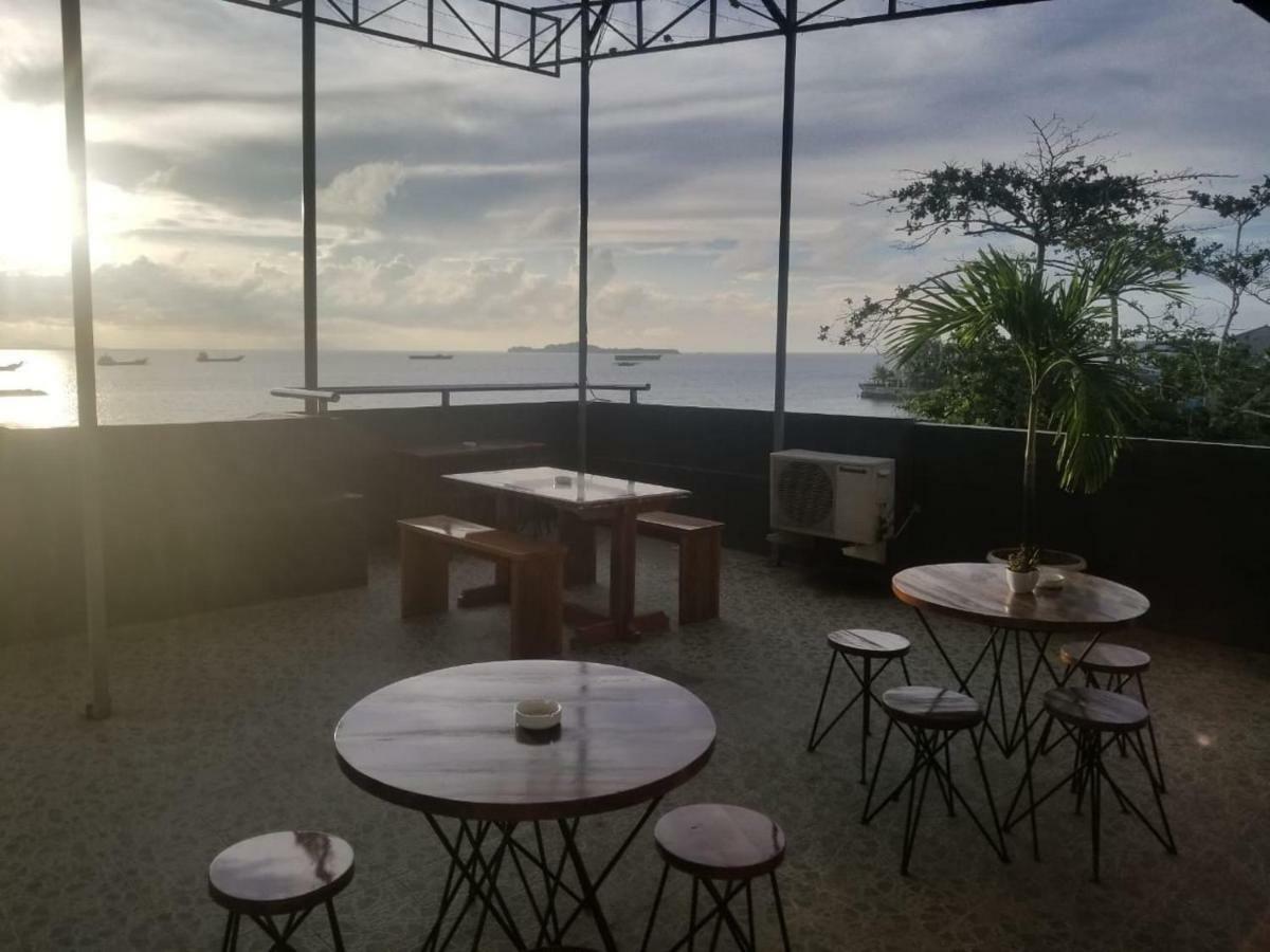The Waigo Hotel Sorong Esterno foto