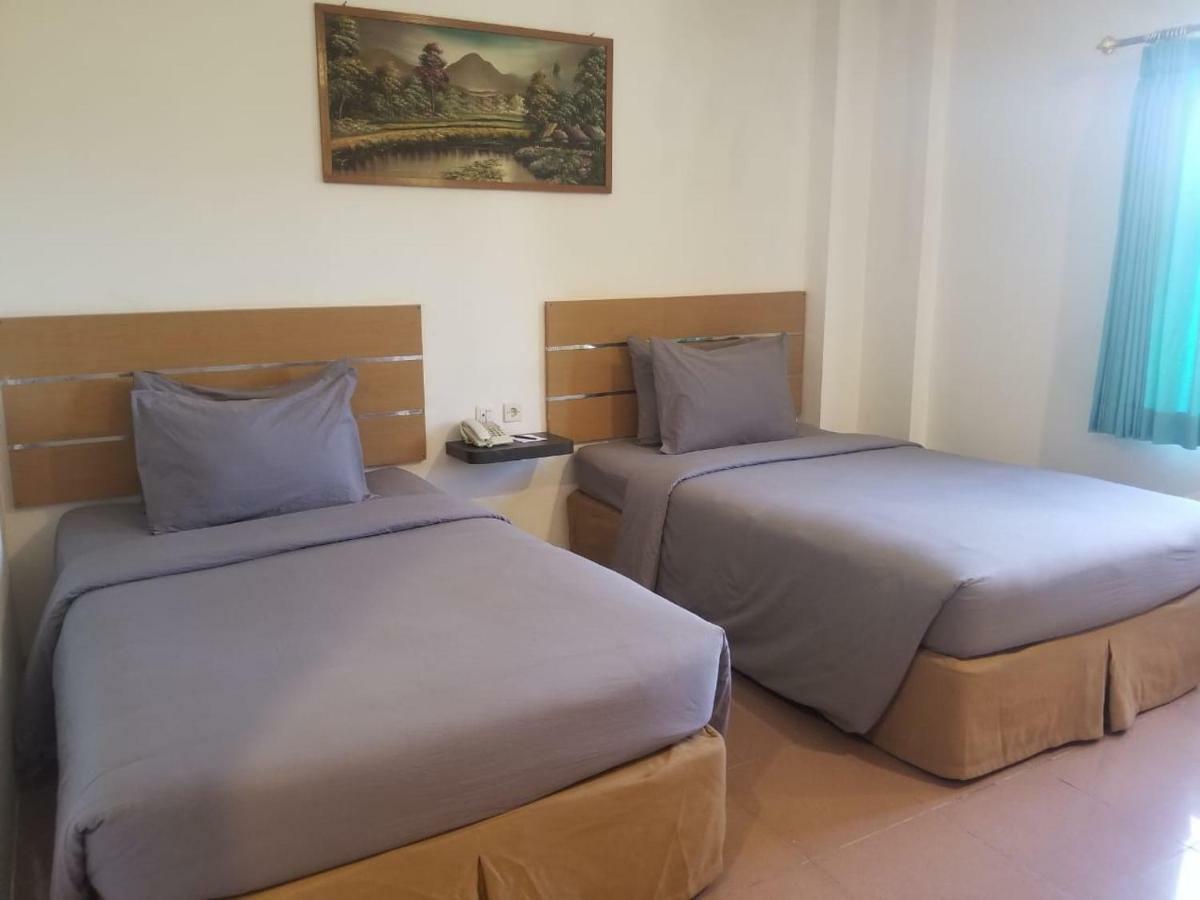 The Waigo Hotel Sorong Esterno foto