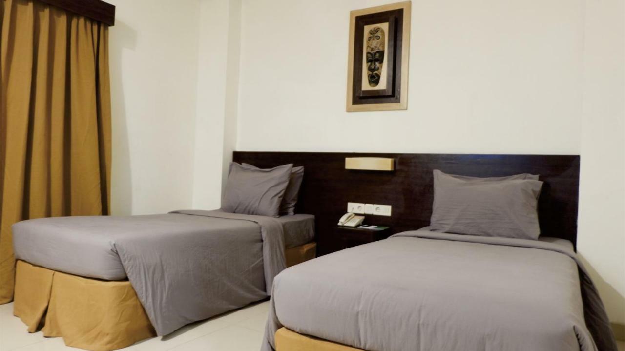 The Waigo Hotel Sorong Esterno foto