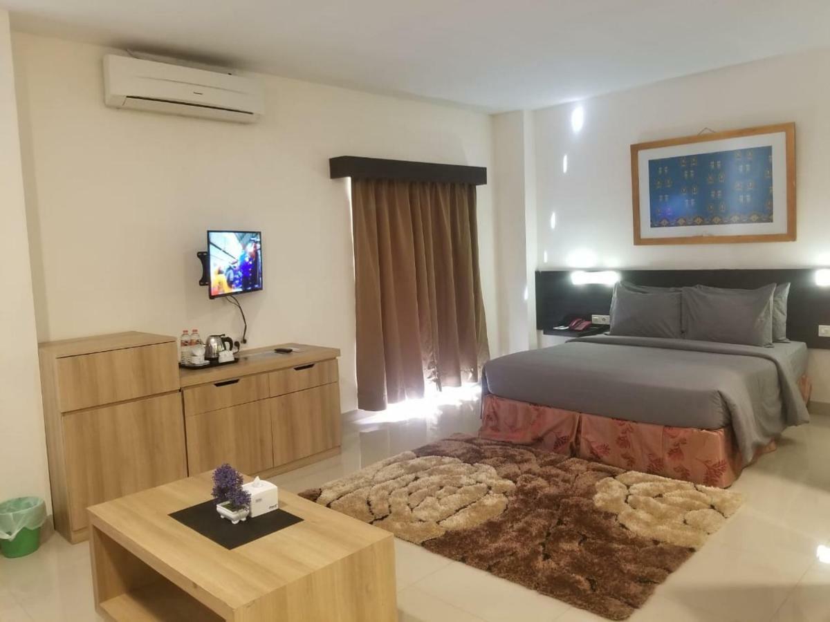 The Waigo Hotel Sorong Esterno foto